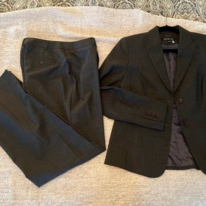 Women’s business suit size 8